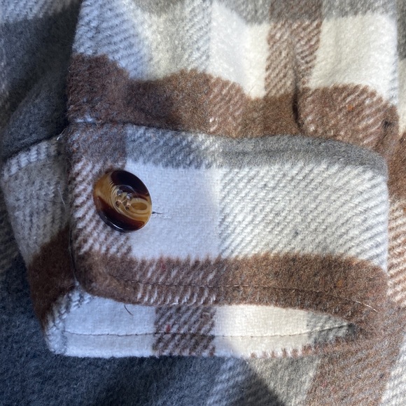 Shacket - Picture 3 of 4